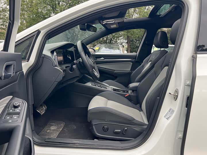 Фото 9 - Volkswagen Golf