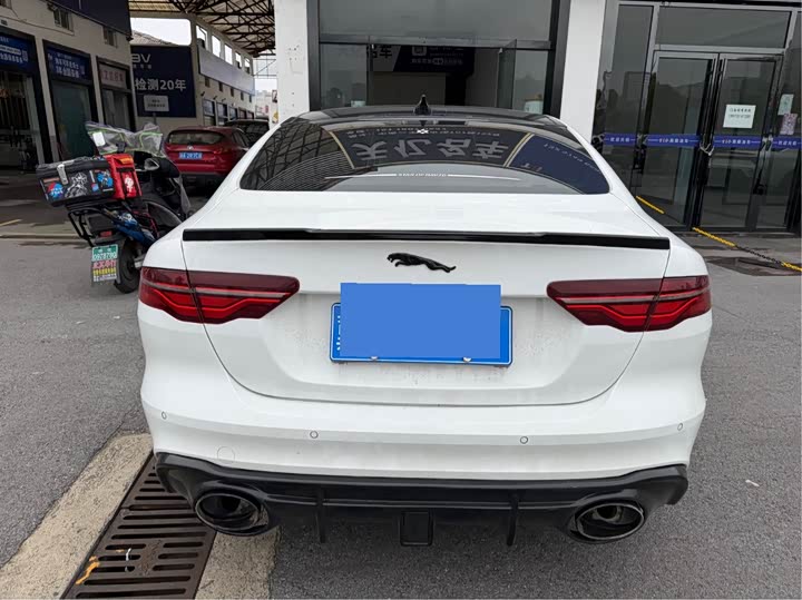 Фото 6 - Jaguar XE L