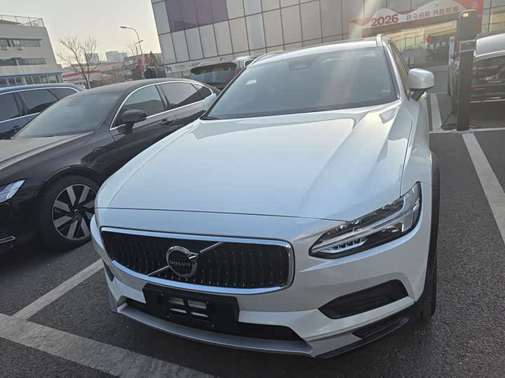 Photo 2 - Volvo V90