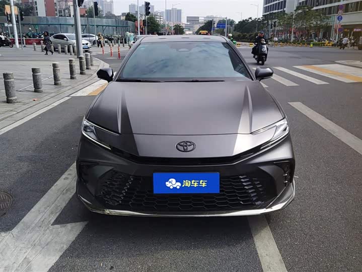 Photo 2 - Toyota Camry