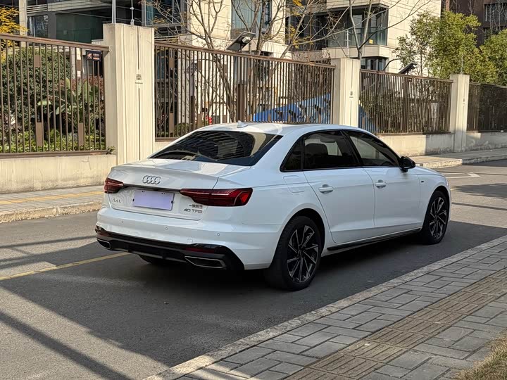 Zdjęcie 4 - Audi A4L