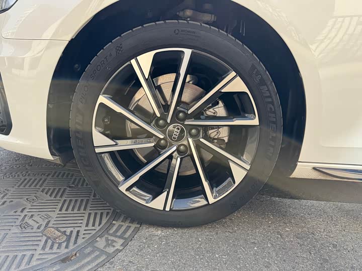 Zdjęcie 9 - Audi A4L