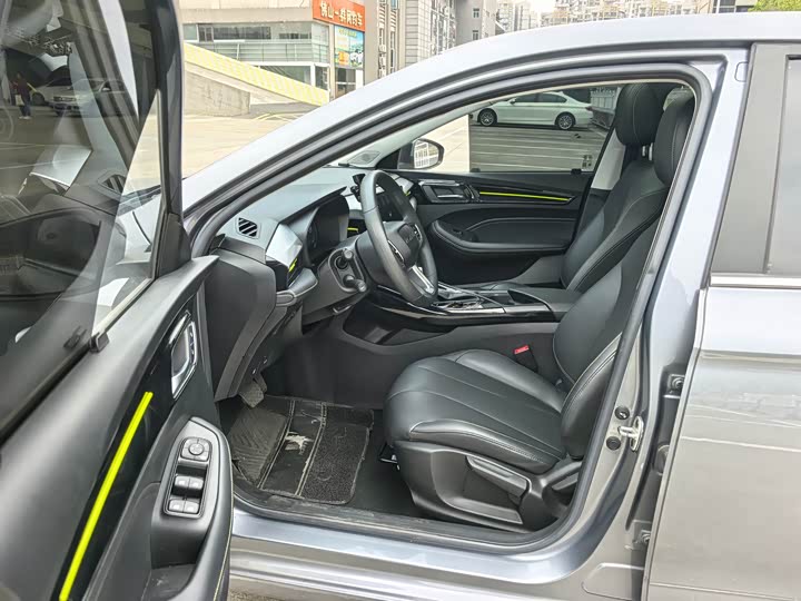 Фото 5 - Roewe i5