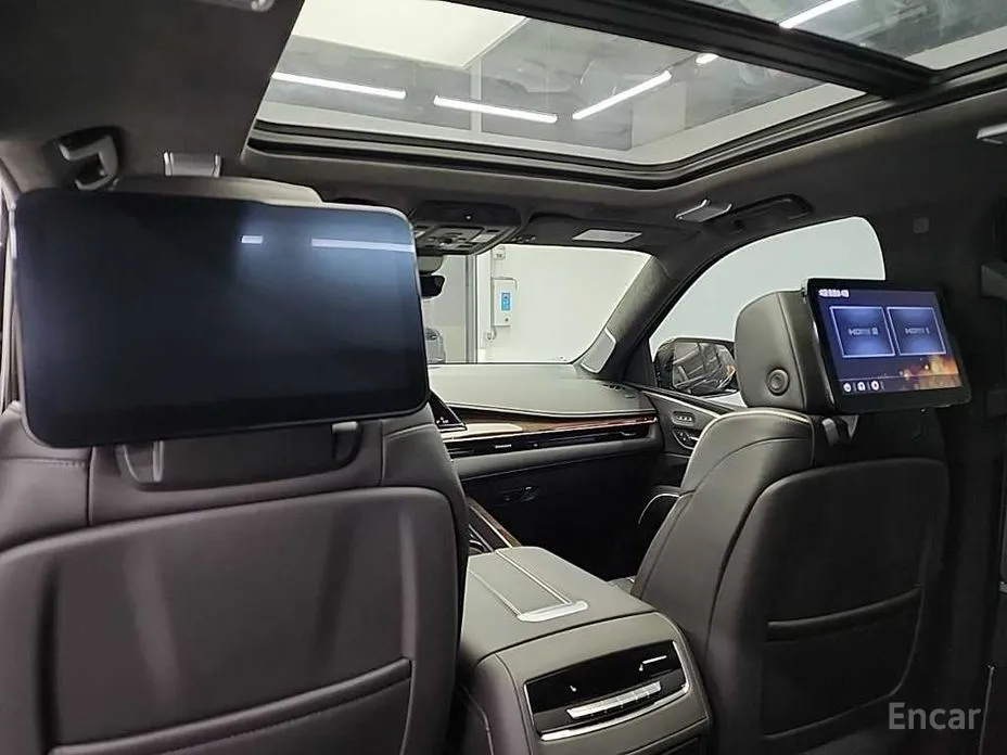 Фото 14 - Cadillac Escalade