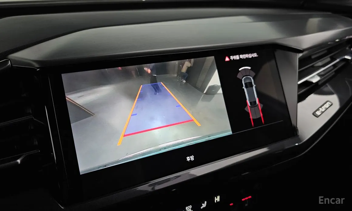 Фото 15 - Audi Q4 e-tron