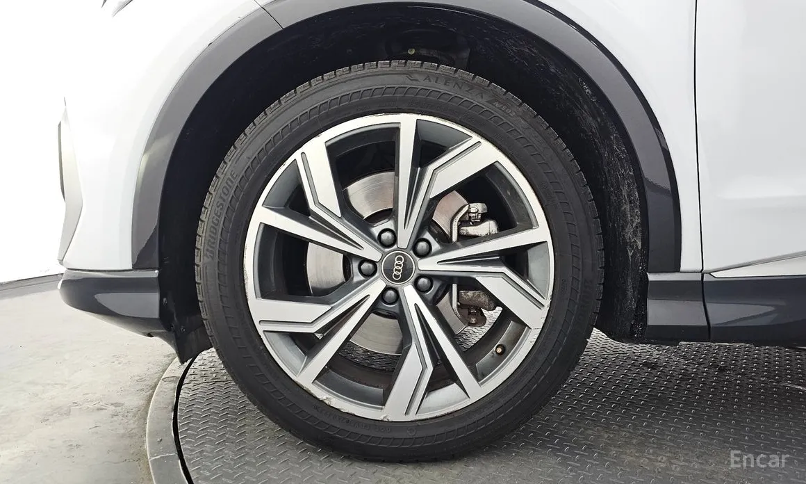 Фото 5 - Audi Q4 e-tron