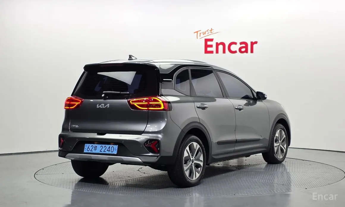 Фото 2 - Kia Niro