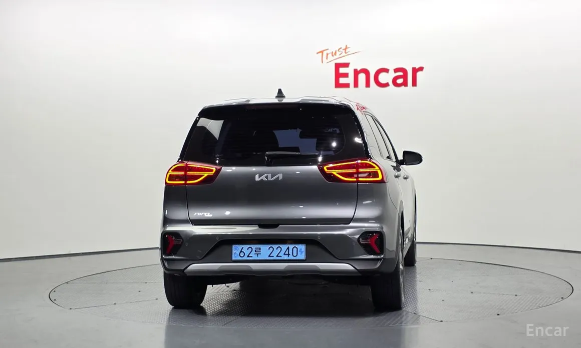 Фото 4 - Kia Niro