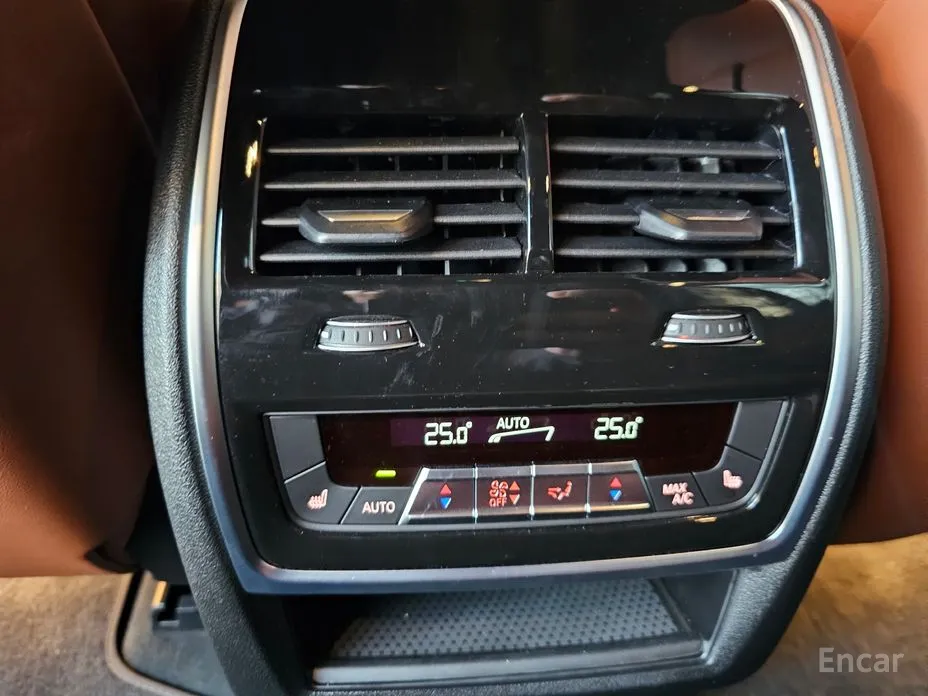 Фото 18 - BMW X7