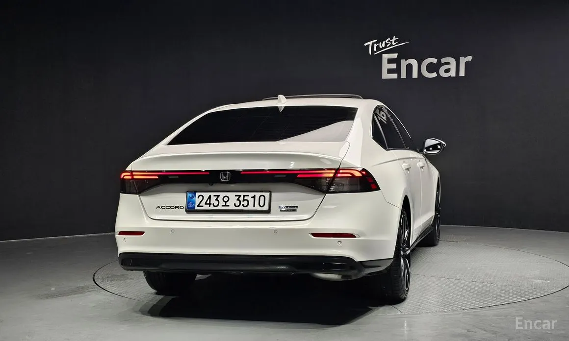 Фото 4 - Honda Accord