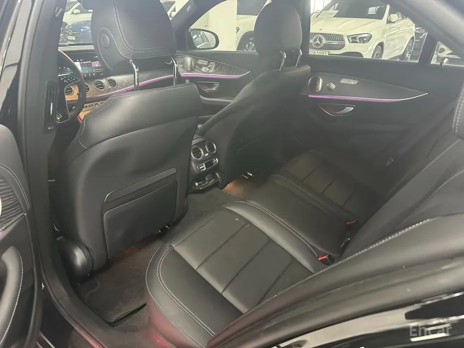 Фото 10 - Mercedes-Benz E-Class