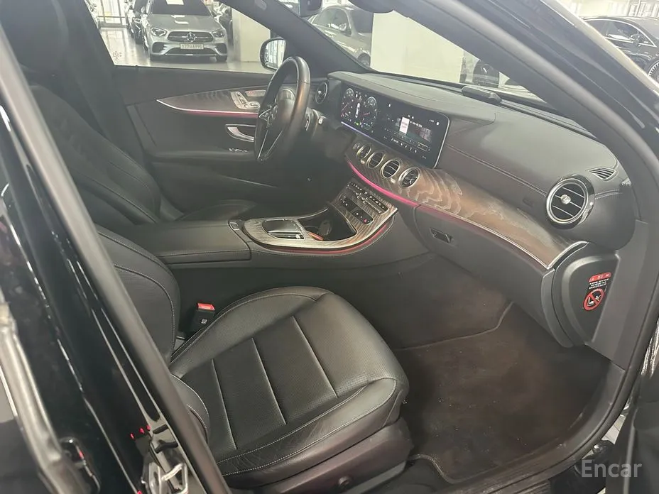 Фото 14 - Mercedes-Benz E-Class