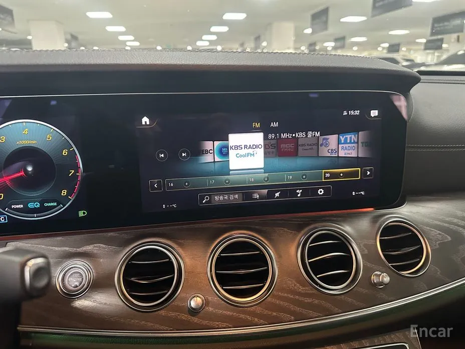 Фото 9 - Mercedes-Benz E-Class