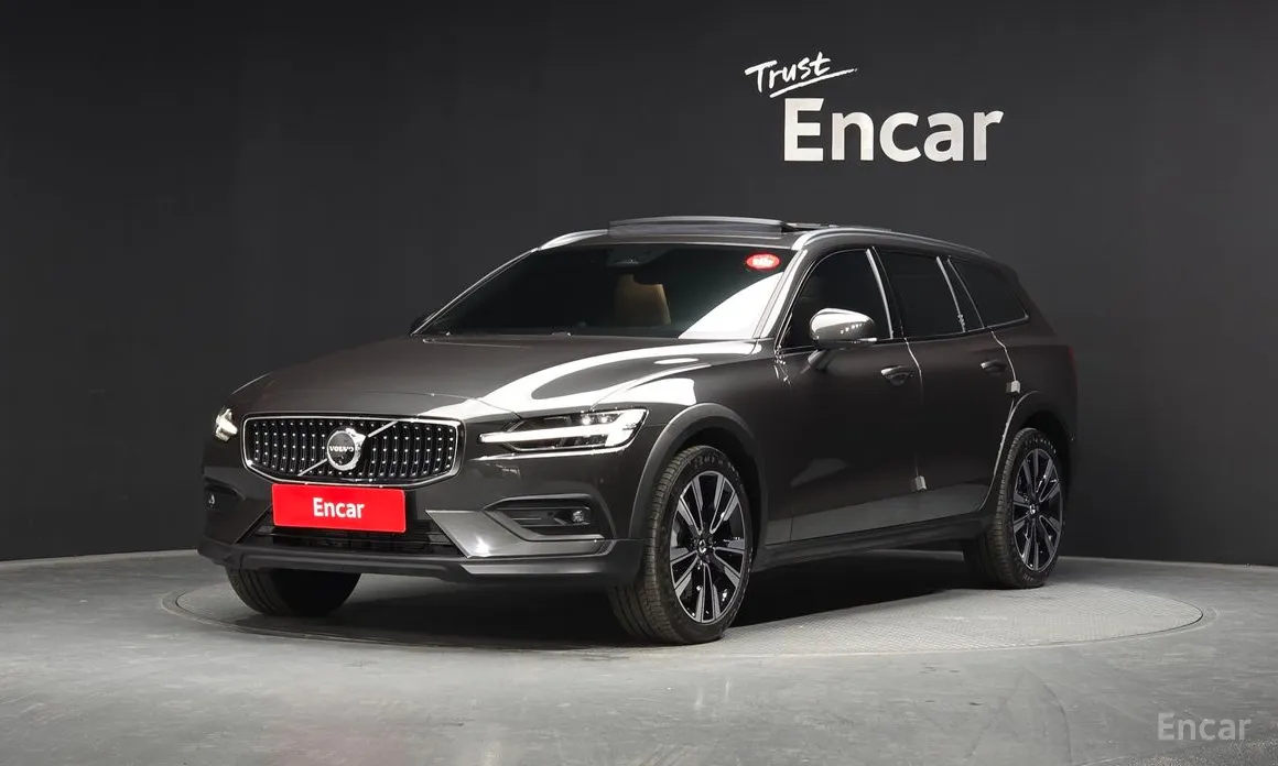 Фото 1 - Volvo V60