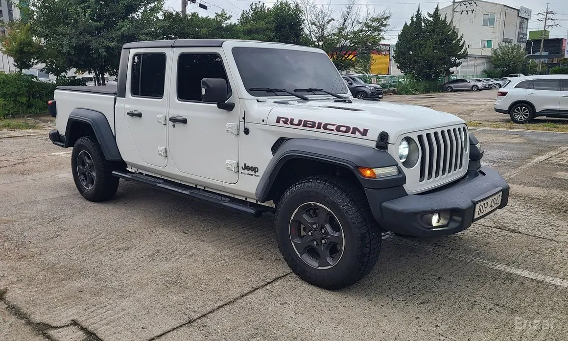 Photo 2 - Jeep Gladiator