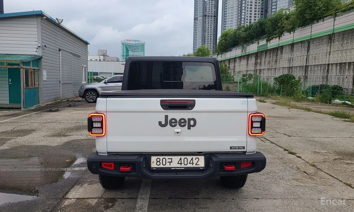 Photo 3 - Jeep Gladiator