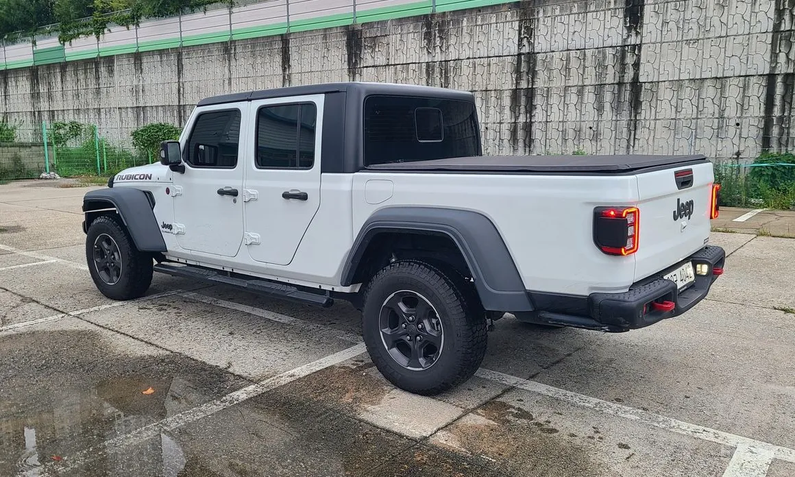 Photo 4 - Jeep Gladiator
