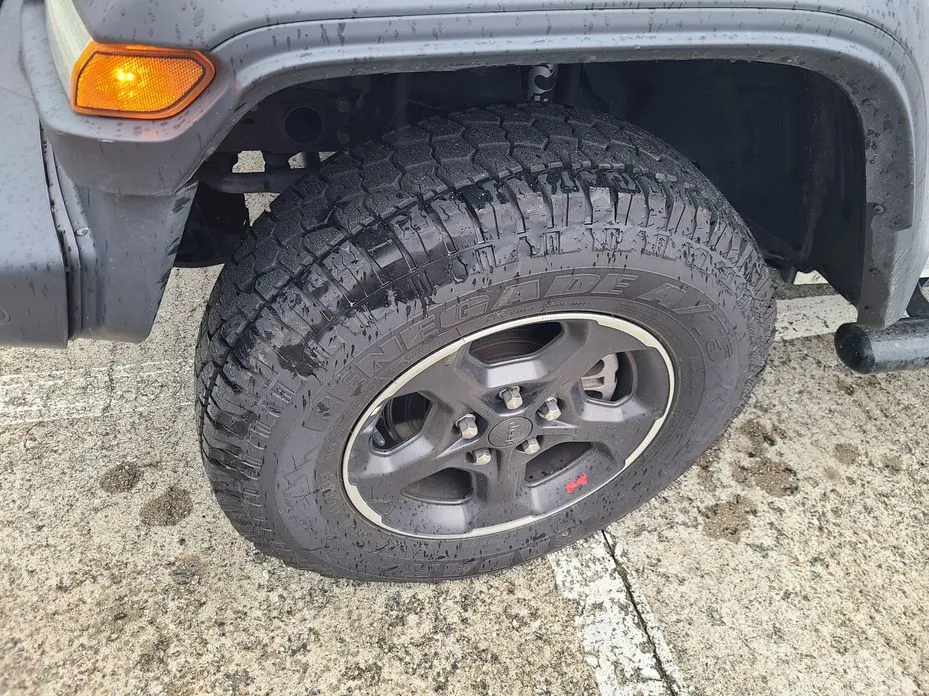 Photo 8 - Jeep Gladiator