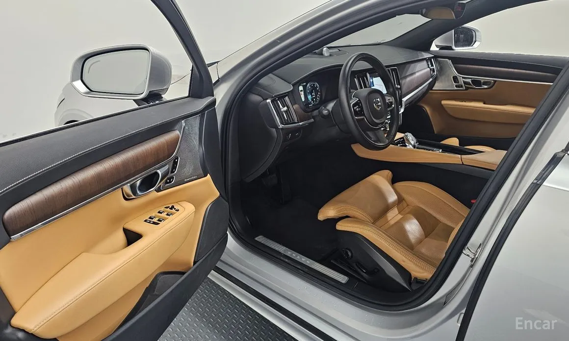 Фото 10 - Volvo S90