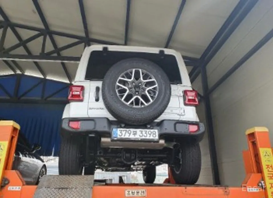 Фото 2 - Jeep Wrangler