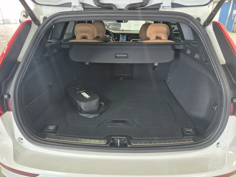 Фото 18 - Volvo V60