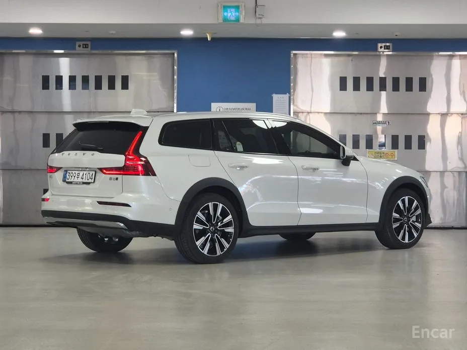 Фото 3 - Volvo V60