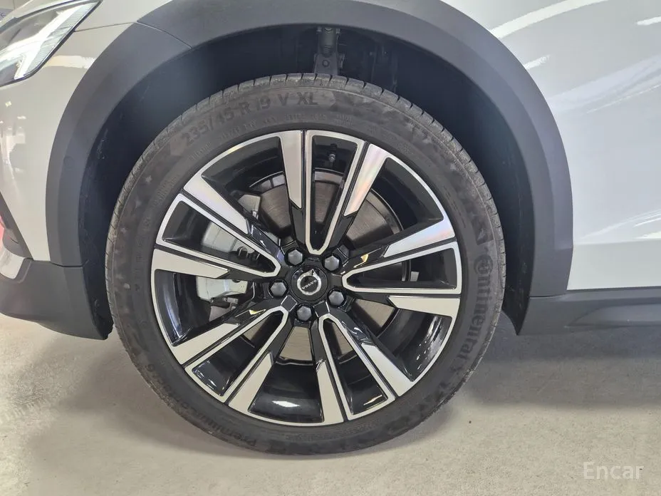 Фото 5 - Volvo V60