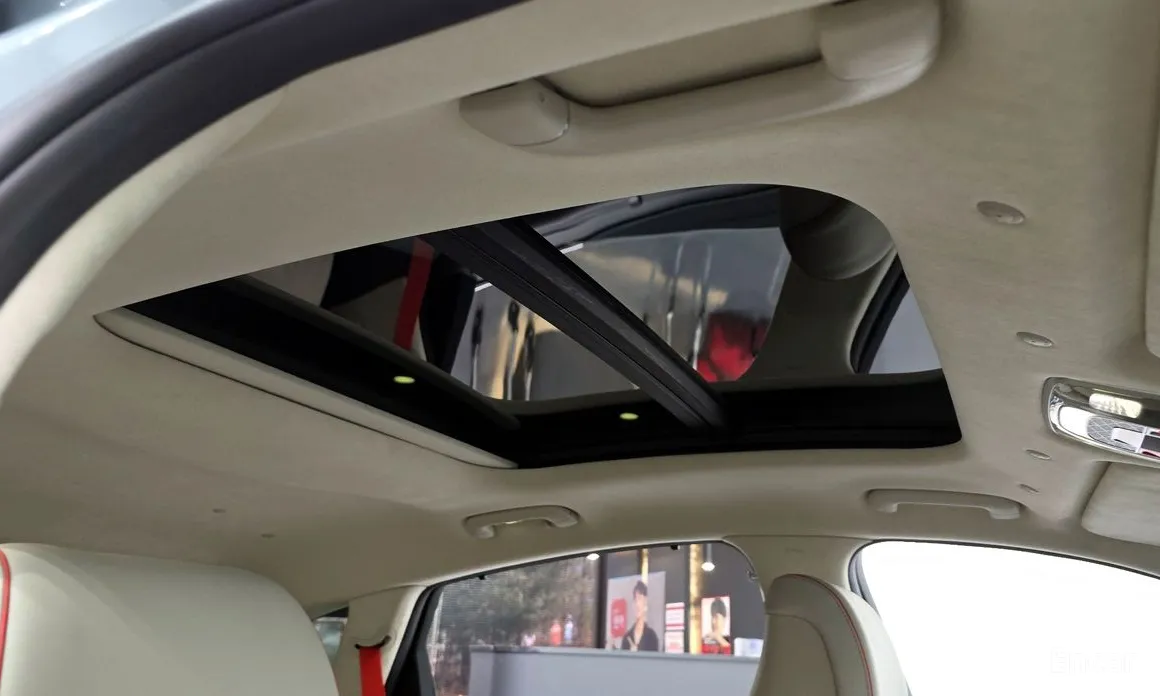 Фото 18 - Genesis GV80