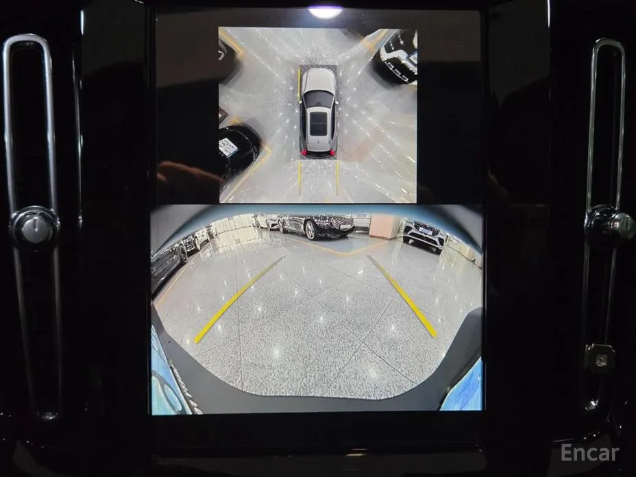 Фото 12 - Volvo XC40