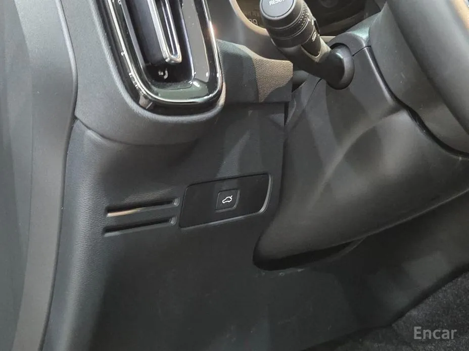 Фото 14 - Volvo XC40