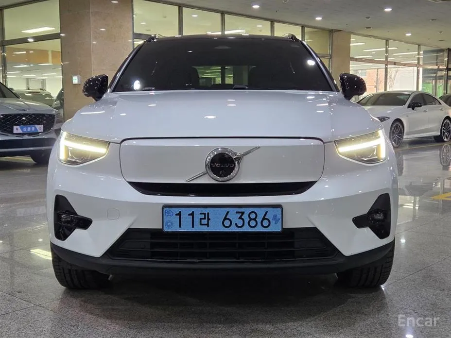 Фото 2 - Volvo XC40