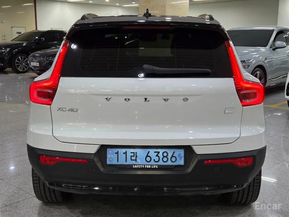 Фото 4 - Volvo XC40