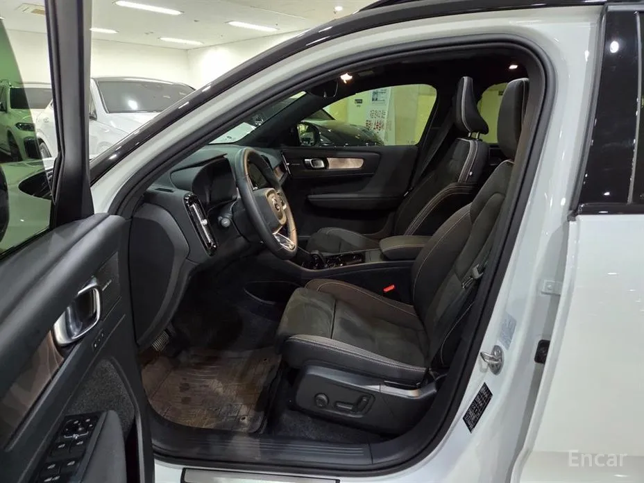 Фото 6 - Volvo XC40