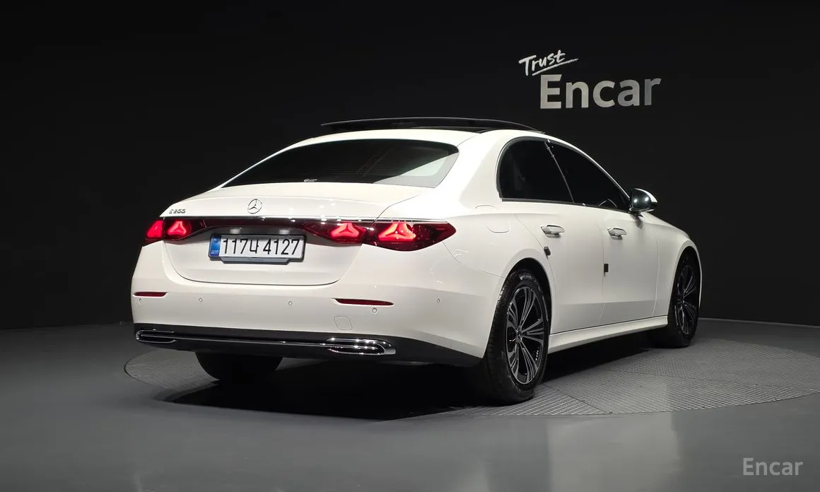 Фото 2 - Mercedes-Benz E-Class