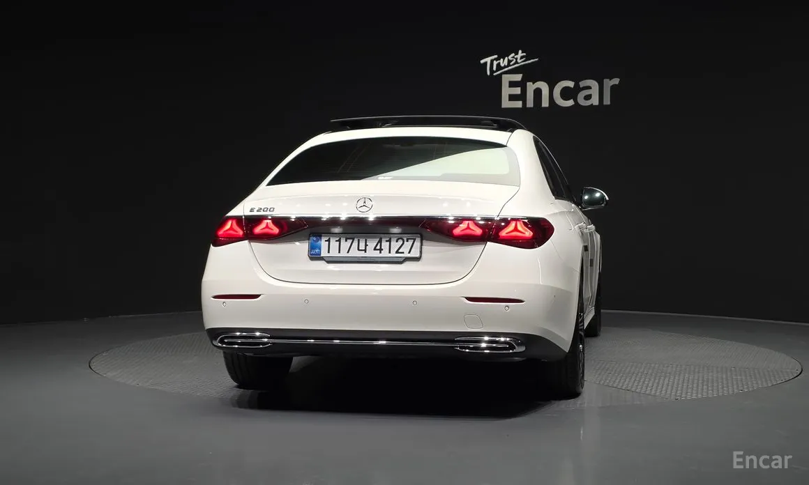 Фото 4 - Mercedes-Benz E-Class