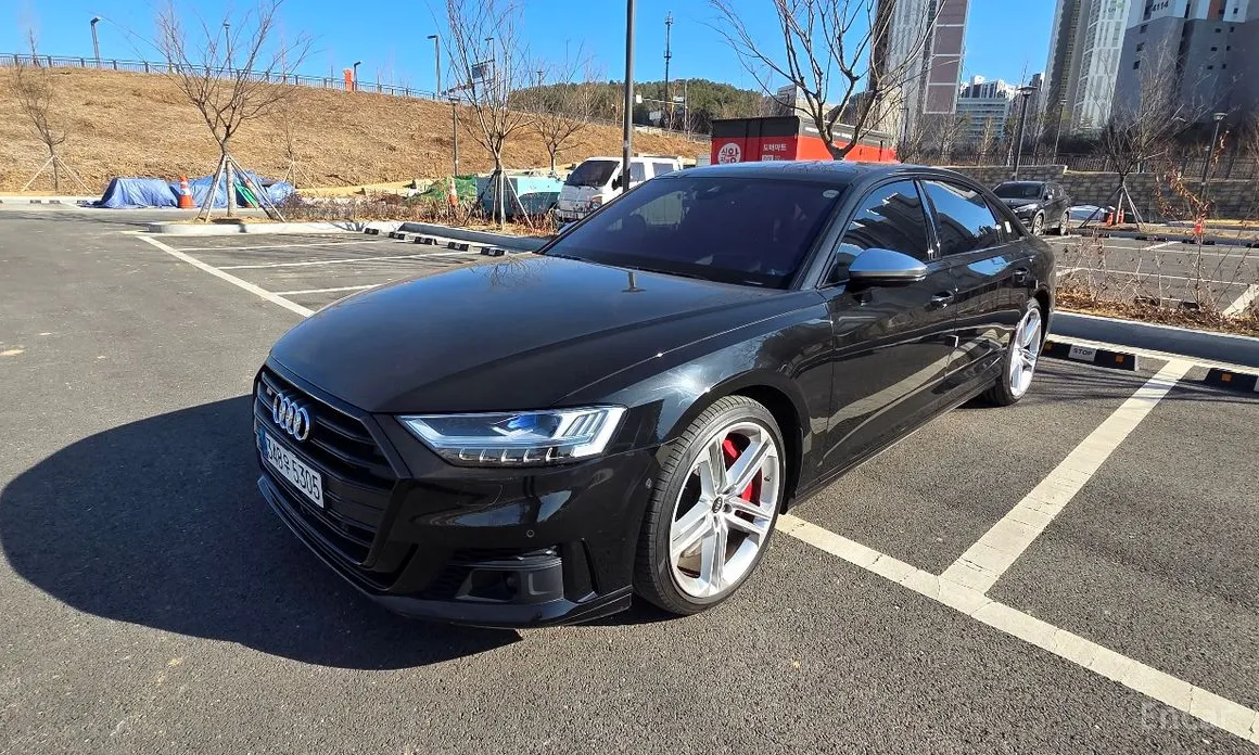 Фото 1 - Audi S8