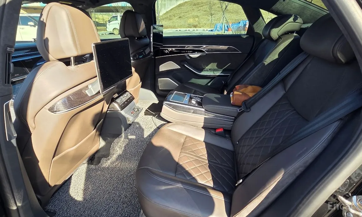 Фото 10 - Audi S8