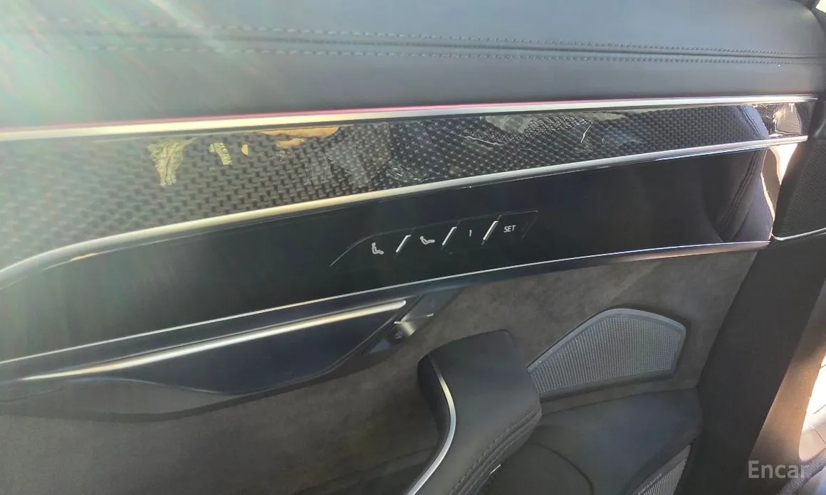 Фото 17 - Audi S8