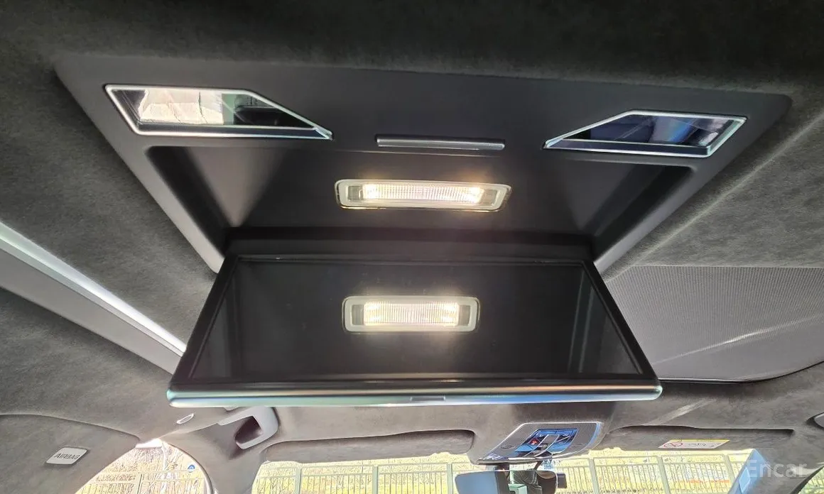 Фото 19 - Audi S8