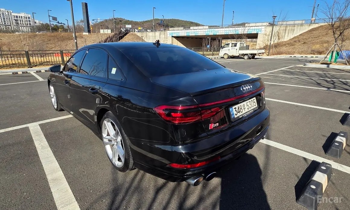 Фото 2 - Audi S8