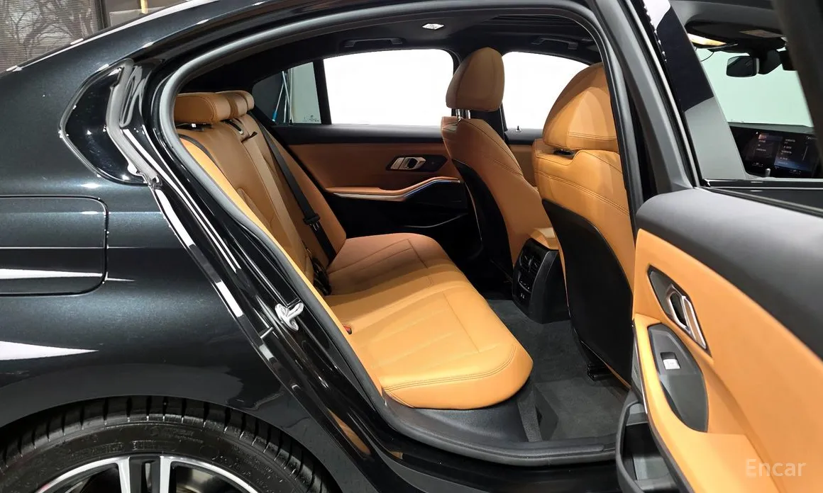 Photo 12 - BMW 3 Series