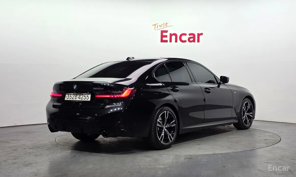 Photo 2 - BMW 3 Series