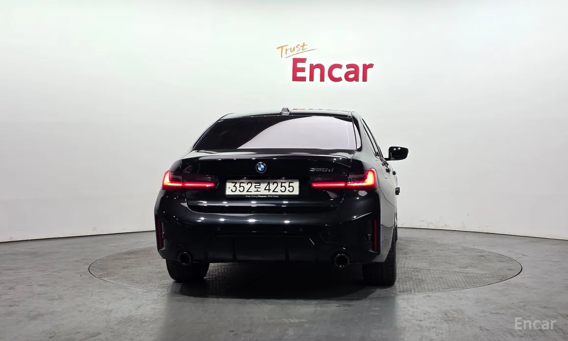 Photo 4 - BMW 3 Series