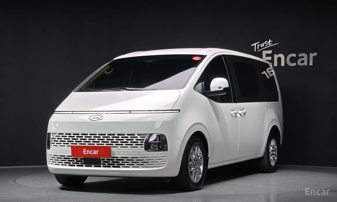 Фото 1 - Hyundai Staria