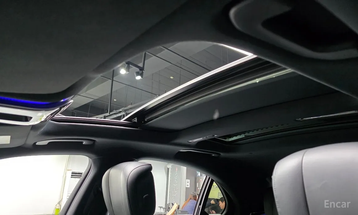 Photo 16 - Mercedes-Benz S-Class