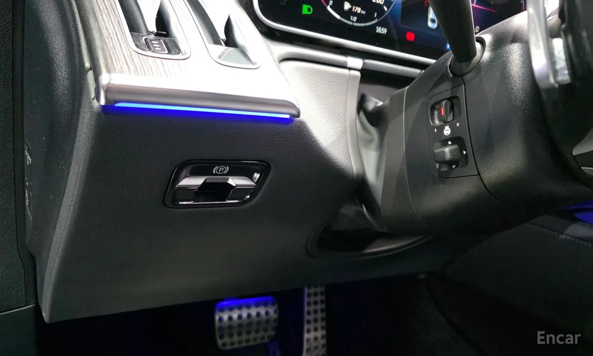 Photo 18 - Mercedes-Benz S-Class