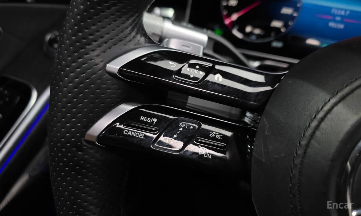 Photo 19 - Mercedes-Benz S-Class