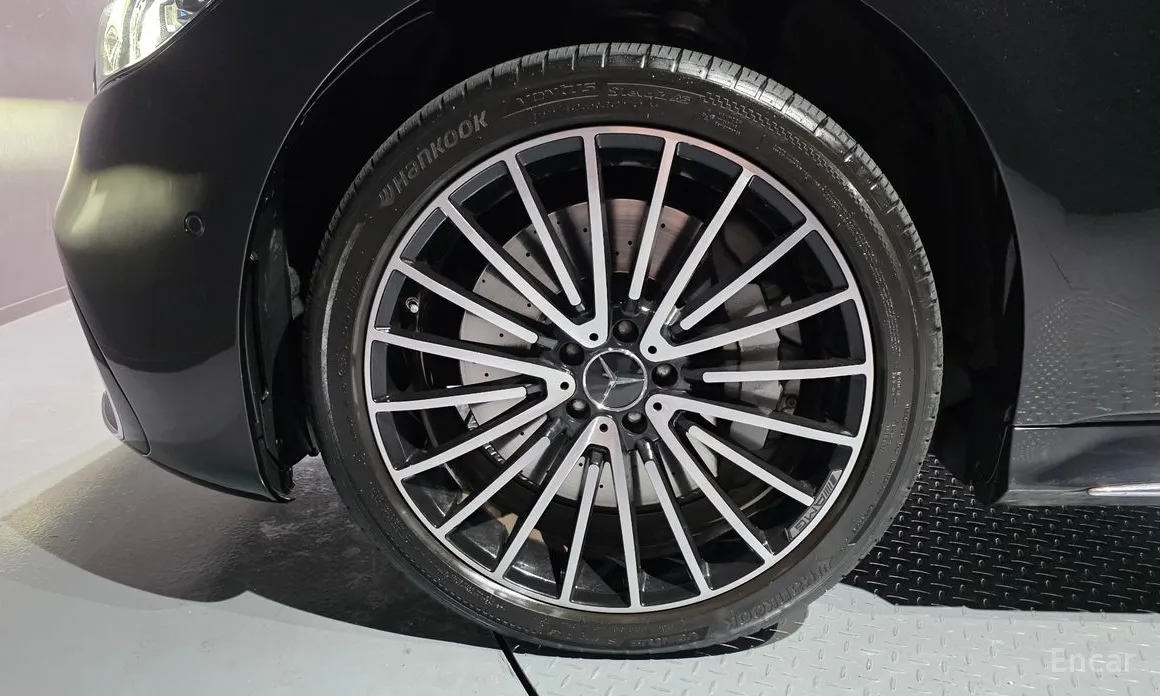 Photo 5 - Mercedes-Benz S-Class