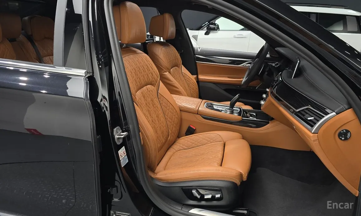 Фото 10 - BMW 7 Series