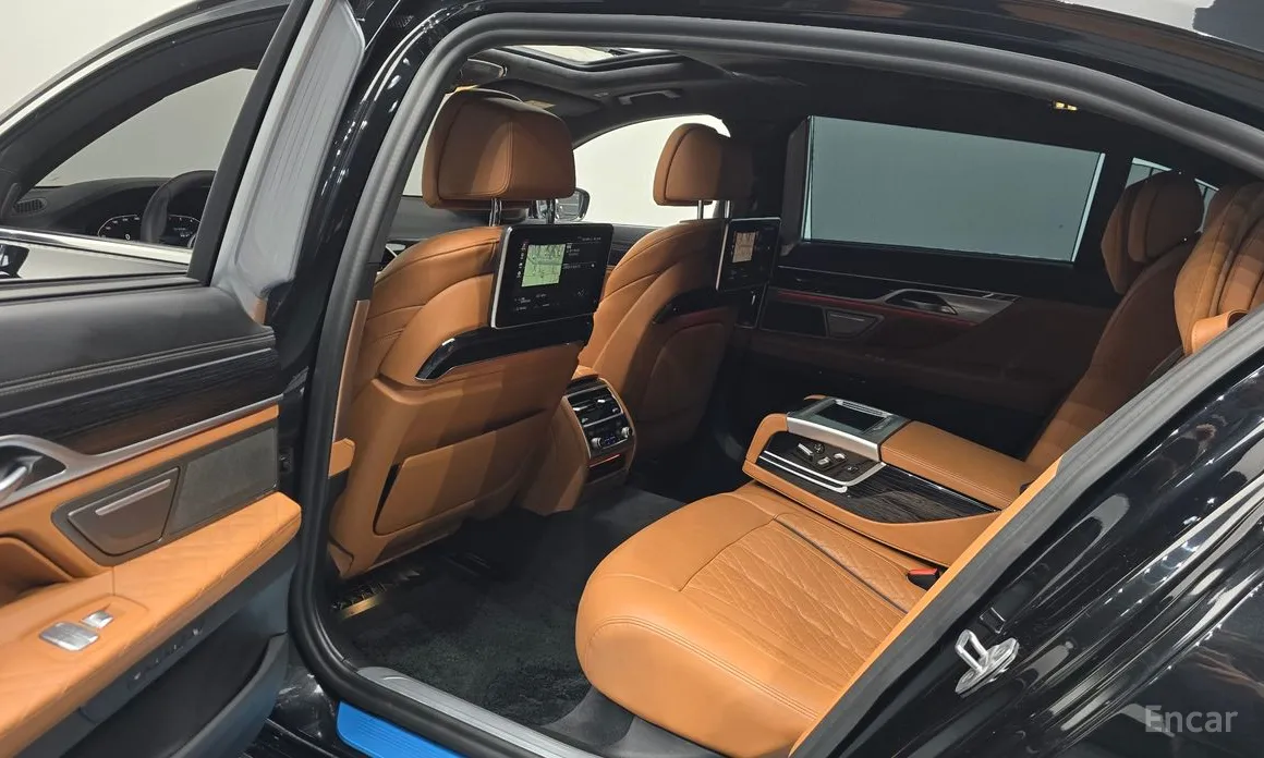 Фото 12 - BMW 7 Series